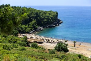 Private beach nearby, free beach shuttle, free beach cabanas