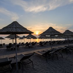Private beach nearby, free beach shuttle, free beach cabanas