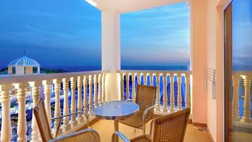 Free minibar, in-room safe, desk, laptop workspace