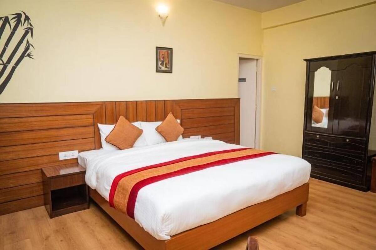 Premium bedding, in-room safe, desk, soundproofing