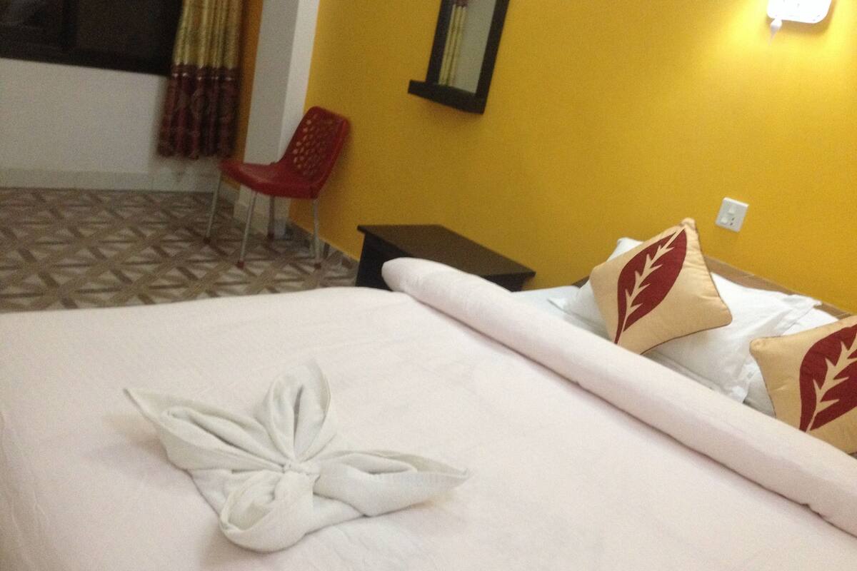 Kamar Triple Tradisional, Beberapa Tempat Tidur, Bebas Asap Rokok, pemandangan gunung | 1 kamar tidur, seprai premium, brankas, dan meja kerja