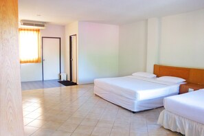 Kamar Double Superior | Meja kerja, tempat tidur lipat/tambahan, dan seprai linen