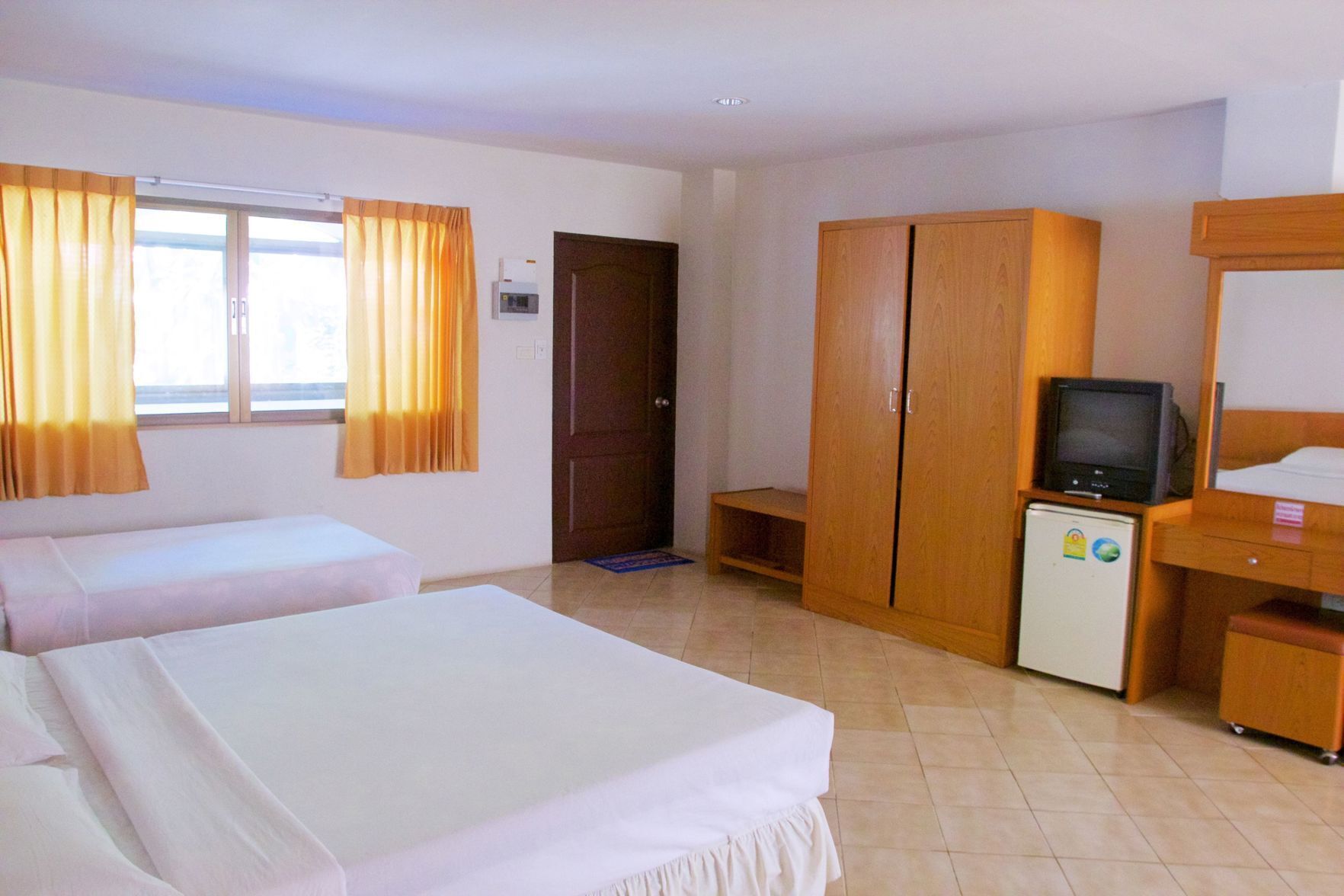 Desk, rollaway beds, bed sheets