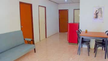 Bungalow económico | Área de sala de estar | Televisión