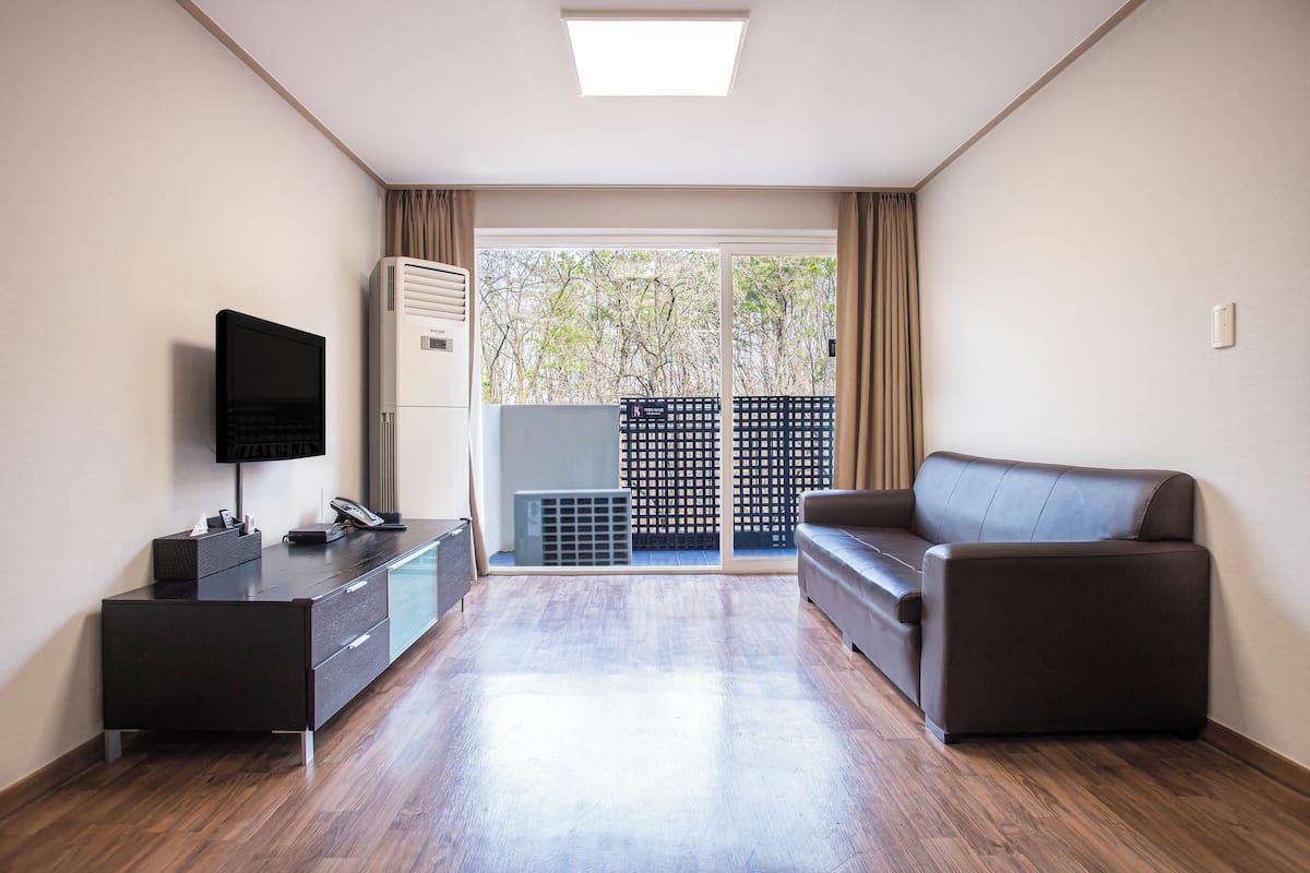 1 bedroom, blackout curtains, soundproofing, free WiFi