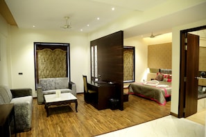 Maharaja Suite | Premium bedding, in-room safe, desk, iron/ironing board - Hotel The Royal Bharti (Mathura)