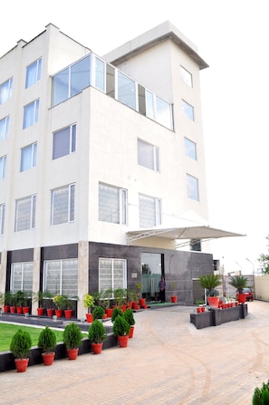 Property entrance - Hotel The Royal Bharti (Mathura)