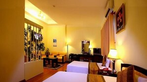 ห้องแฟมิลี่ | ตู้นิรภัยในห้องพัก, โต๊ะทำงาน, ผ้าม่านกันแสง, ห้องเก็บเสียง