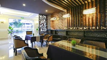 Bar (trong khuôn viên)