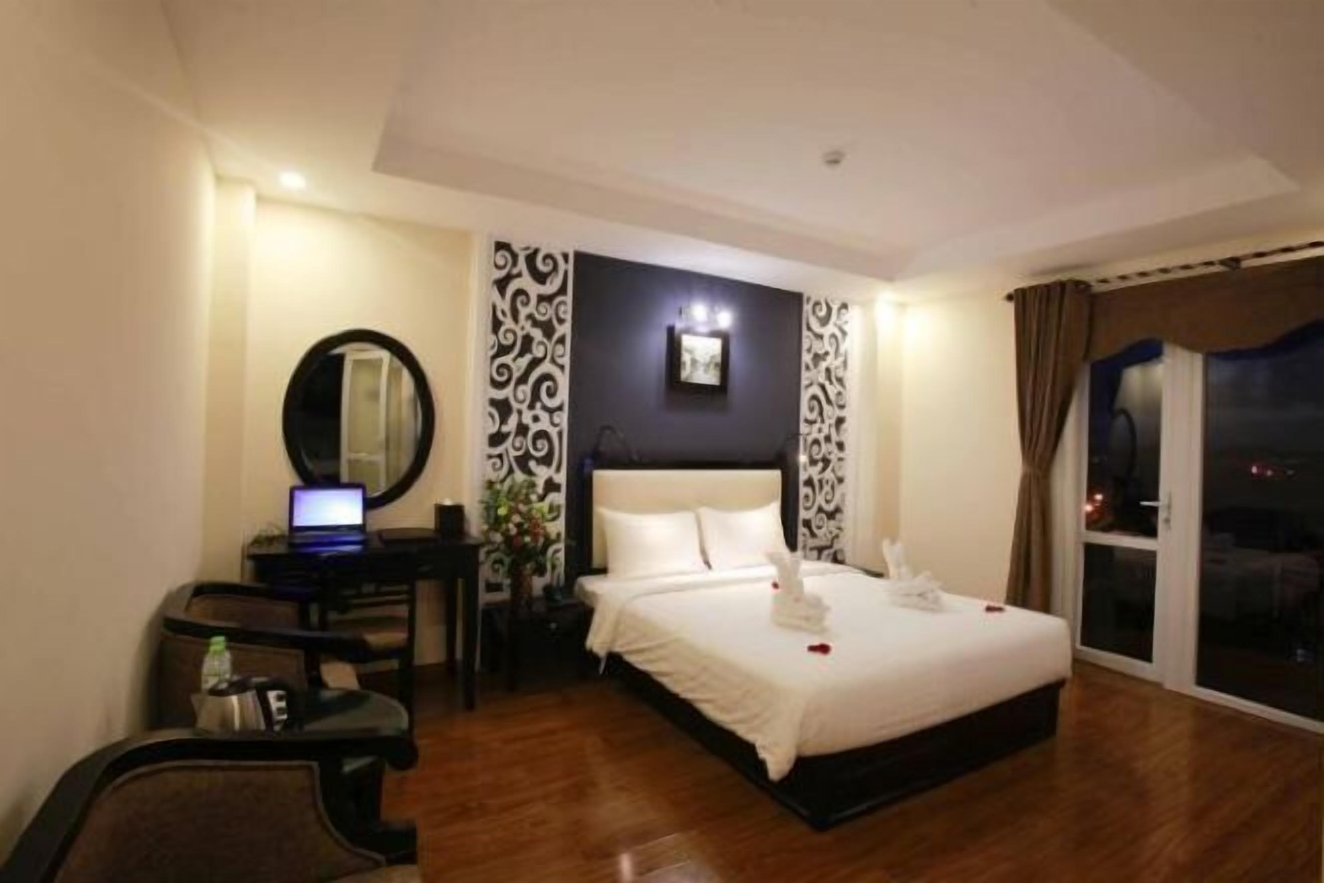 1 bedroom, minibar, in-room safe, desk