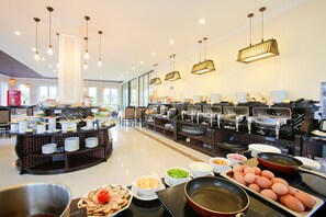 Daily cooked-to-order breakfast (VND 100000 per person) - Hoian Sincerity Hotel & Spa (Da Nang)