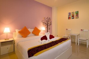 Free minibar, desk, laptop workspace, free WiFi