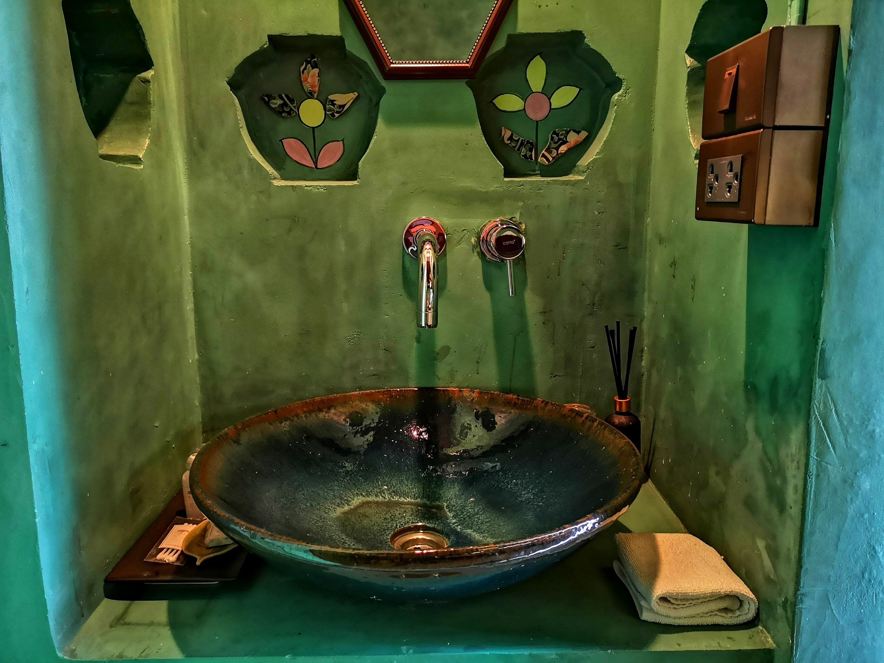 pottery (1 single bed) | bathroom sink