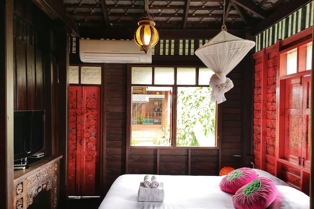 Flowery | Két bảo mật tại phòng, bàn, giường gấp/giường phụ (phụ phí)
