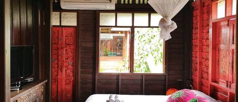 In-room safe, desk, rollaway beds, free WiFi