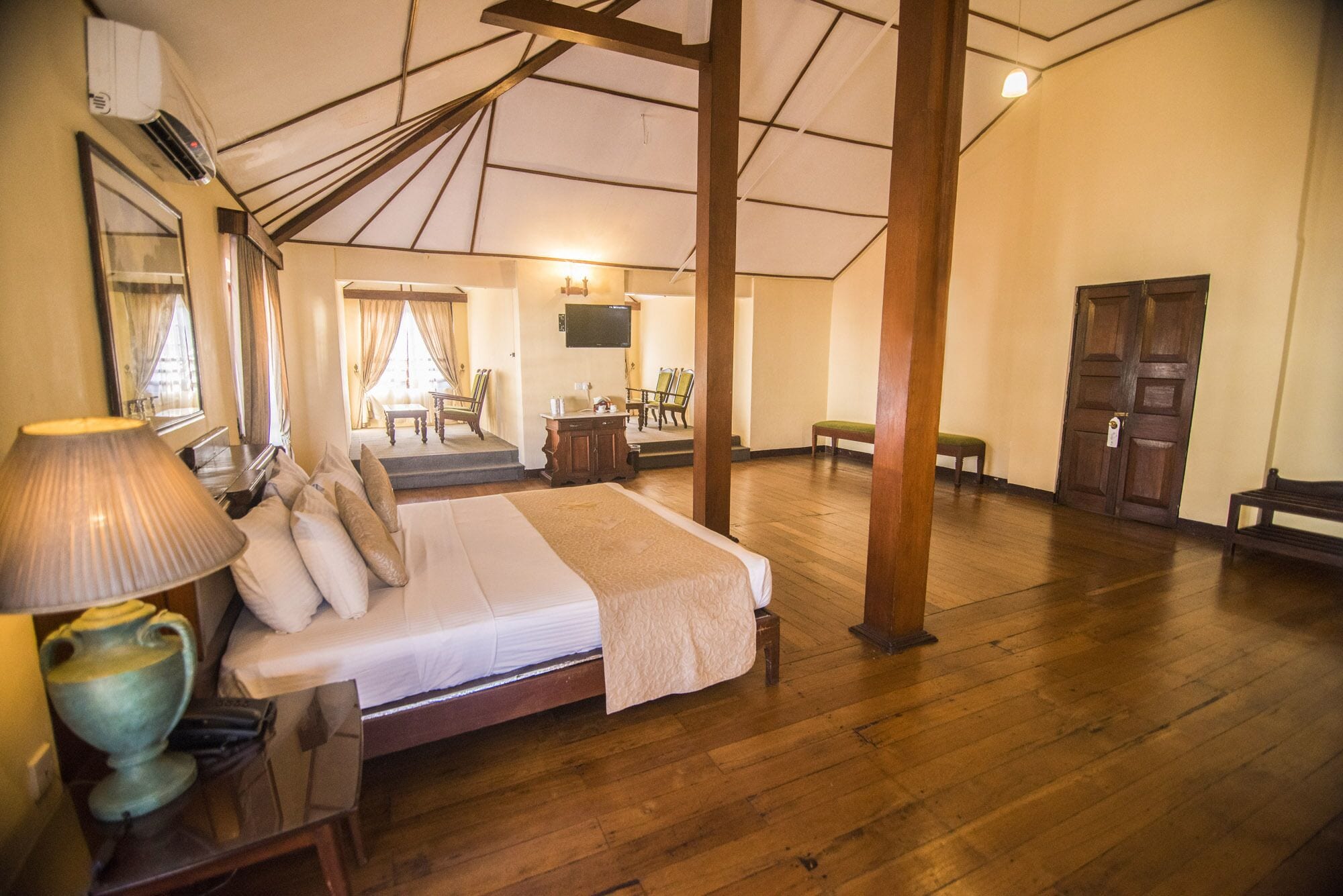 1 chambre, minibar, coffres-forts dans les chambres, bureau