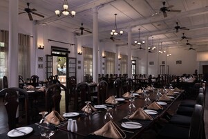 2 restaurants, breakfast, lunch, dinner served; Chinese cuisine