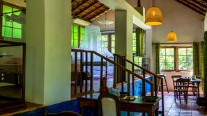 طراز فريد لكل وحدة ومكتب وتجهيزات عازلة للصوت ومكواة/لوح كي