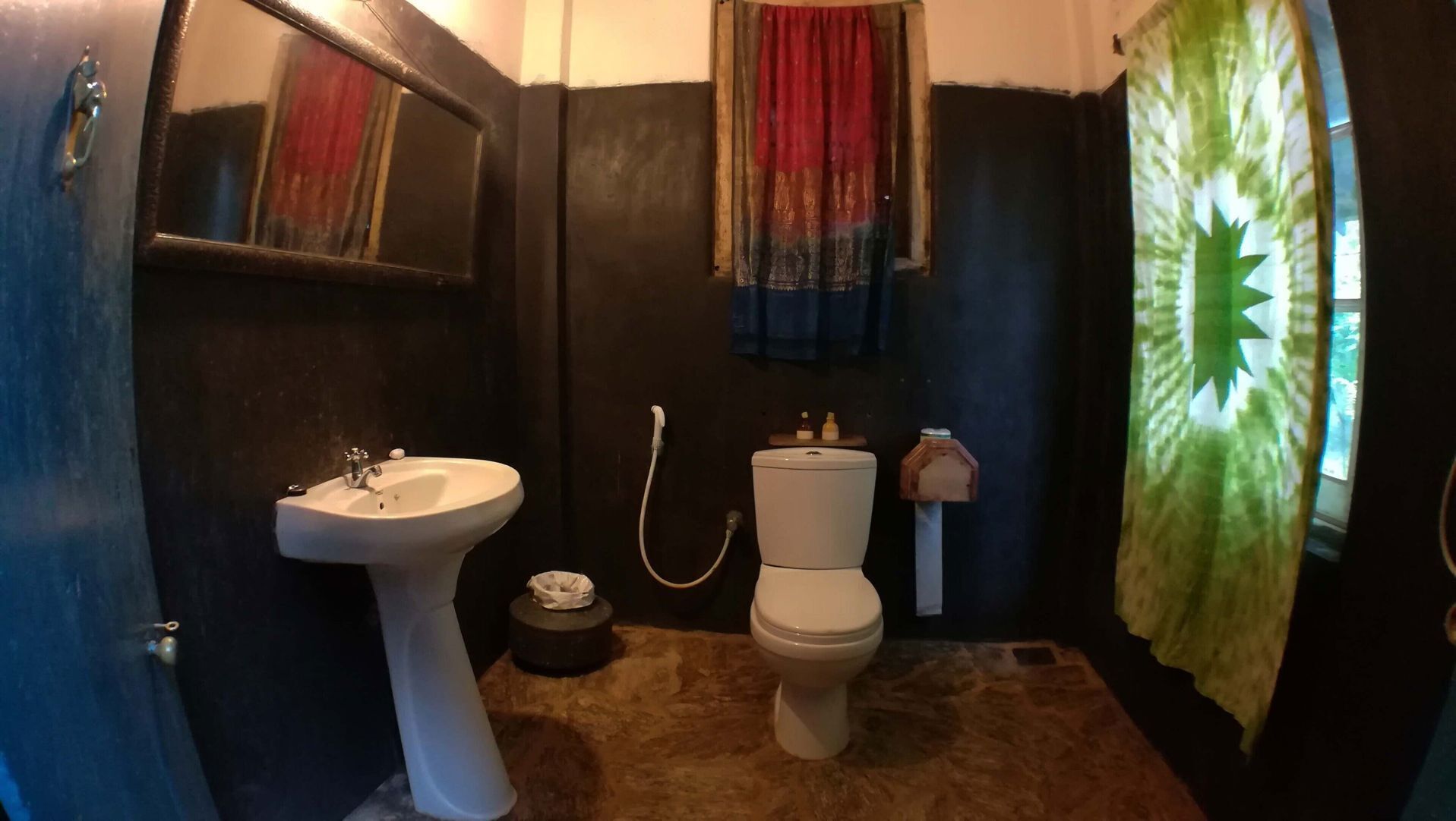 浴室 | 免费洗浴用品、吹风机、浴袍、坐浴桶