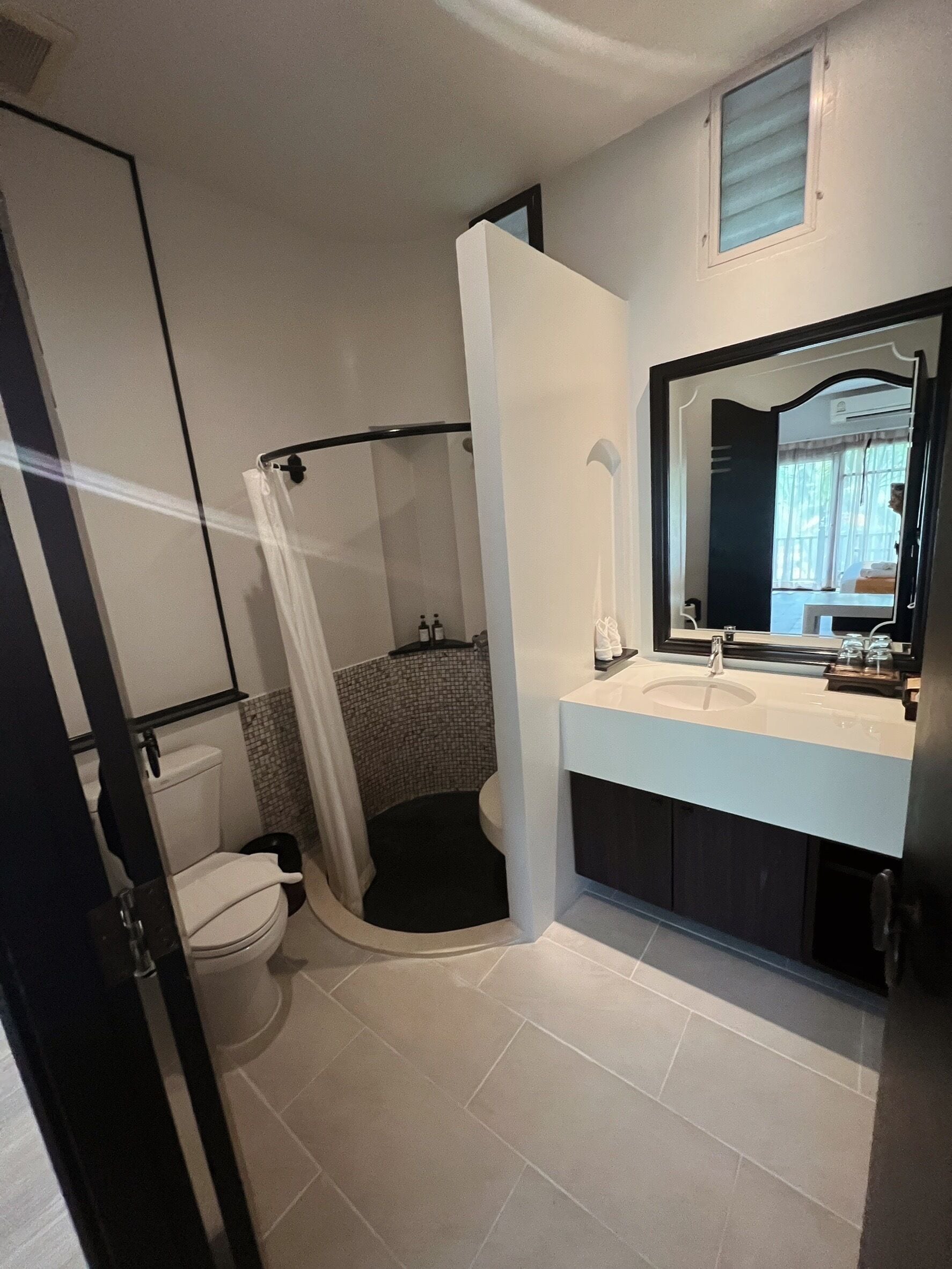 shower, free toiletries, hair dryer, slippers