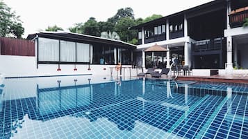 Outdoor pool, pool loungers