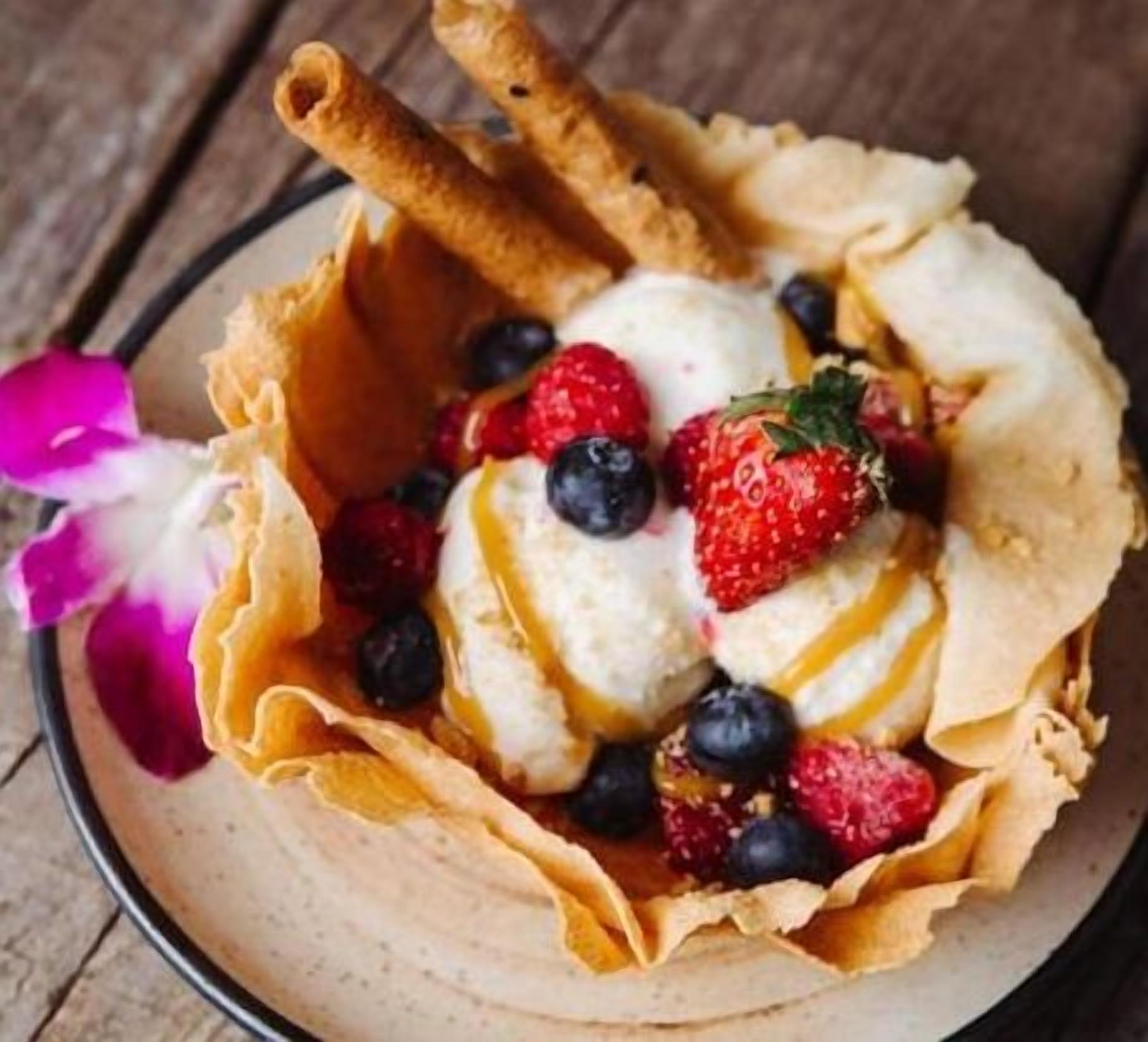 breakfast, lunch, dinner served; international cuisine