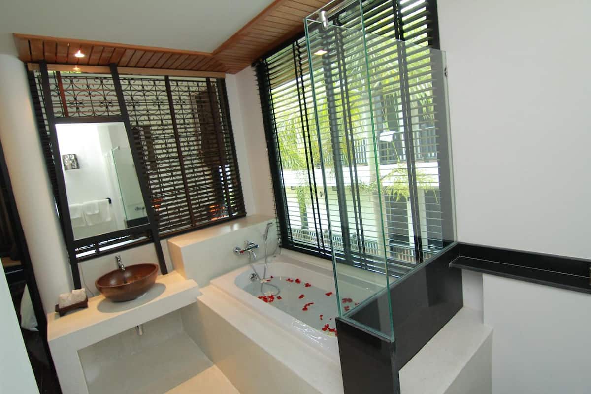 deluxe room | bathroom | shower, free toiletries, hair dryer, slippers