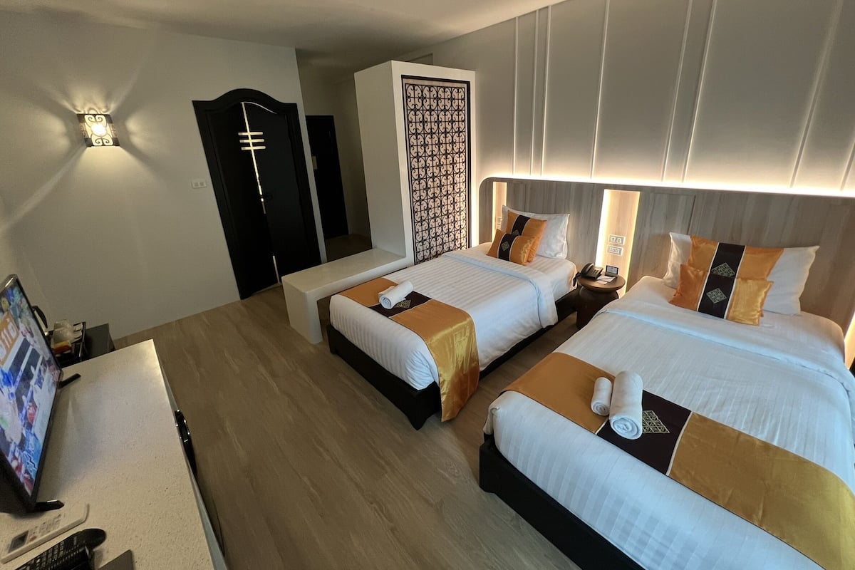 Superior Twin Room | Premium bedding, minibar, in-room safe, desk