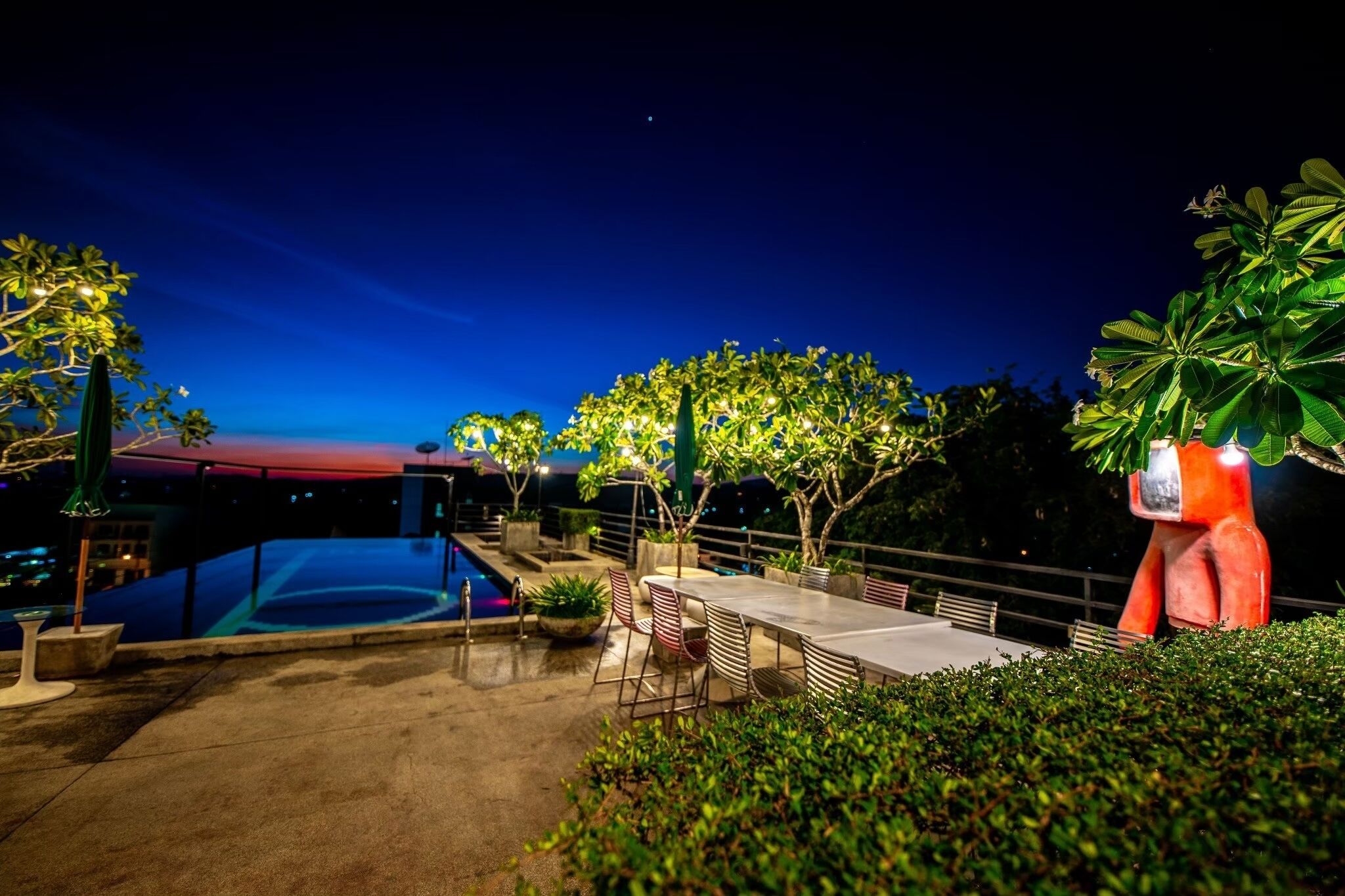 Outdoor pool, pool loungers