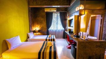 Superior Room | ๋ฏธ๋๋ฐ, ๊ฐ์ค ๋ด ๊ธ๊ณ , ์ฑ
์, ์๋ง ์ปคํผ