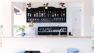 Bar (trong khuôn viên)