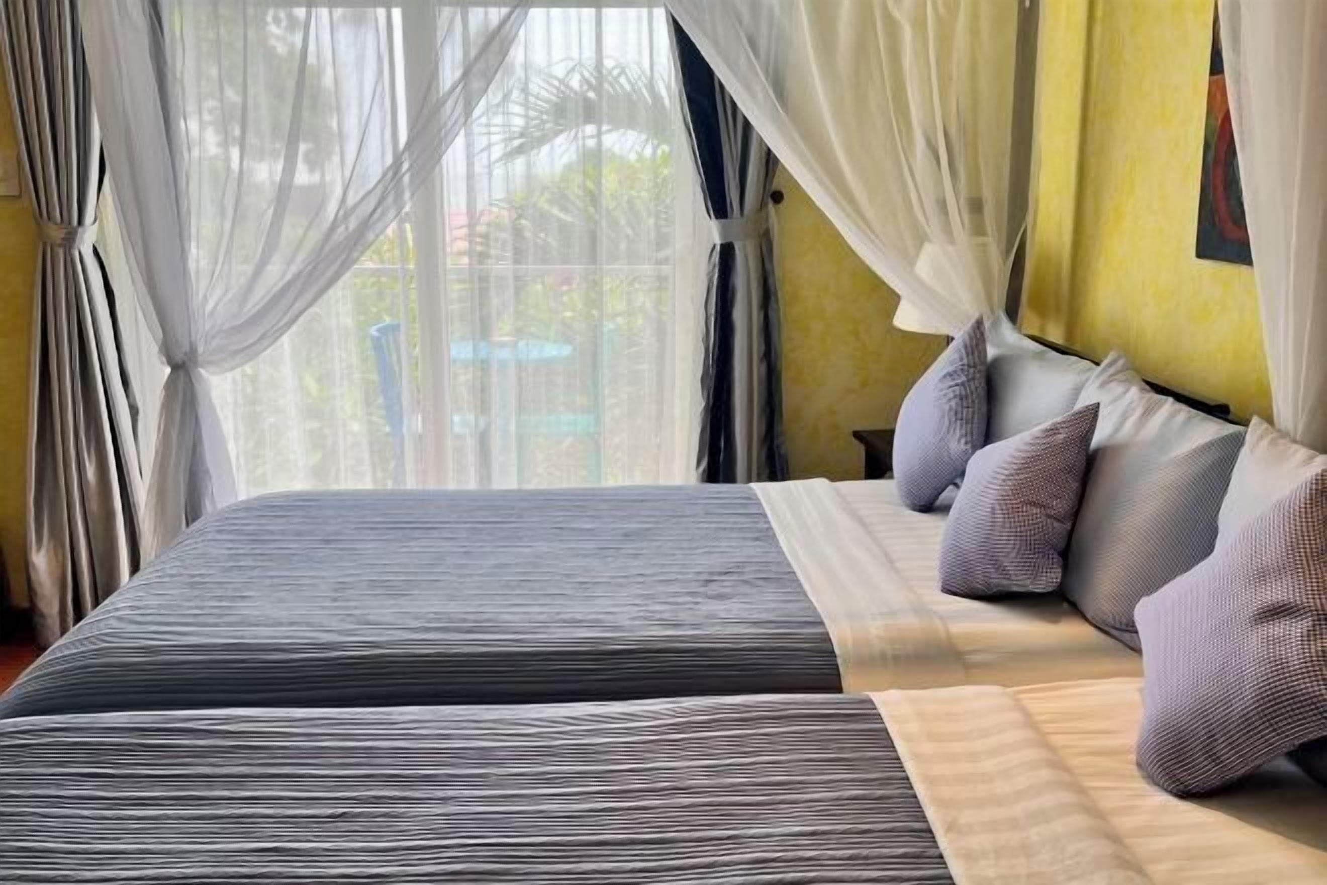 Minibar, in-room safe, desk, free WiFi