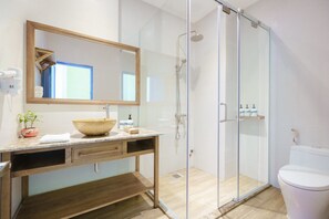 Twin Room with Seaview Balcony | Bathroom | Shower, free toiletries, towels - La Marina Boutique Hotel & Spa (Phan Thiet)