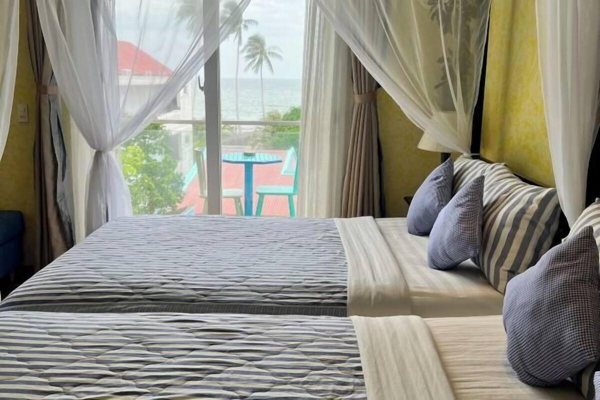 Minibar, in-room safe, desk, free WiFi