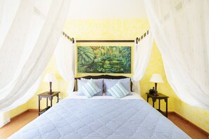 Superior room with Balcony (Breakfast) | Minibar, Zimmersafe, Schreibtisch, kostenloses WLAN