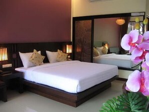 Family Poolside | 客房内保险箱、办公桌、折叠床/加床（额外收费）、免费 WiFi