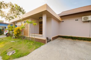 VIP Jacuzzi | Entrada al alojamiento