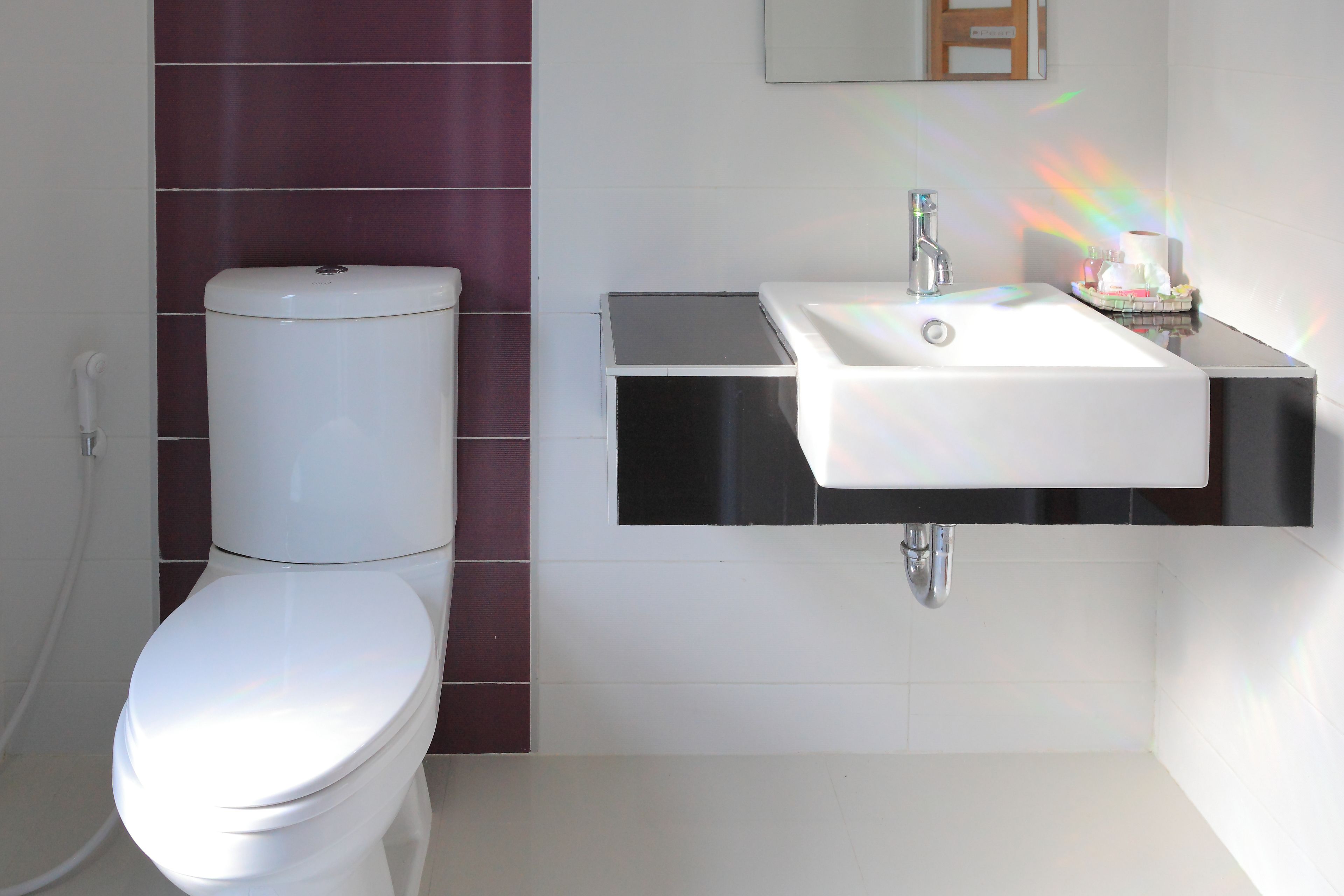 standard double room | bathroom | free toiletries, towels