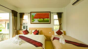 VIP Jacuzzi | Premium bedding, desk, rollaway beds, free WiFi