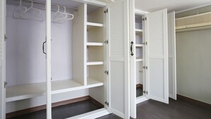 Unclassified image, 4 of 69, button - Dreamers Guesthouse - Hostel (Seoul)