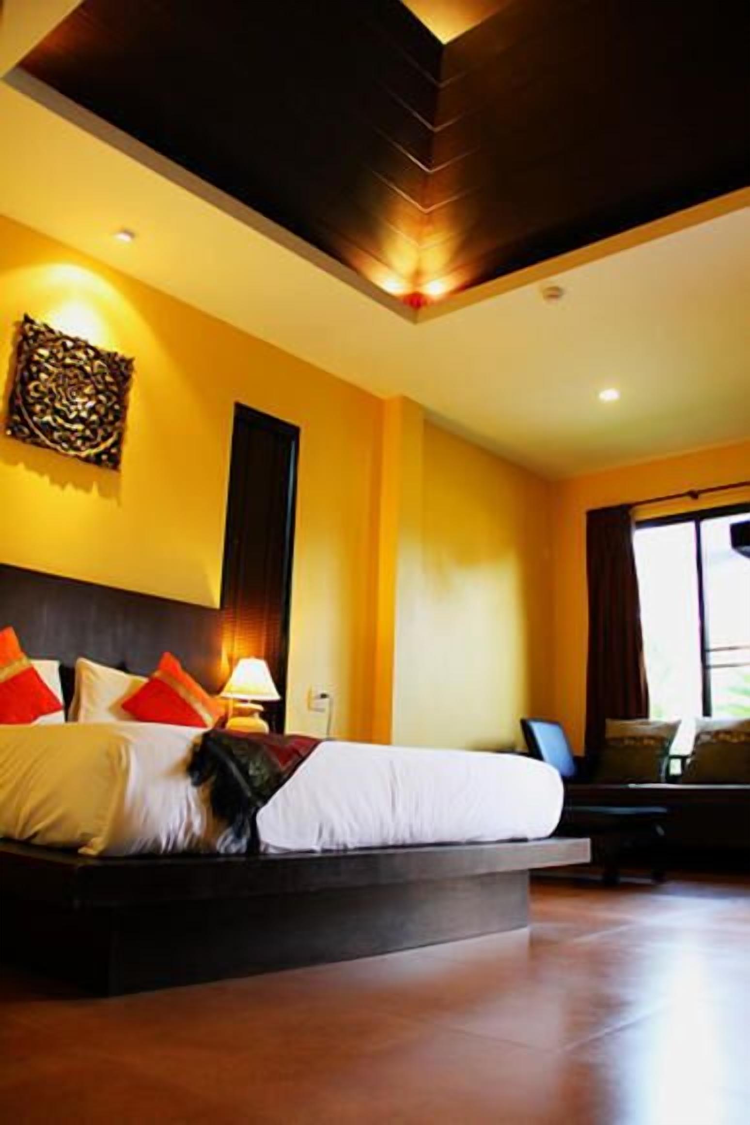 free cots/infant beds, free wifi