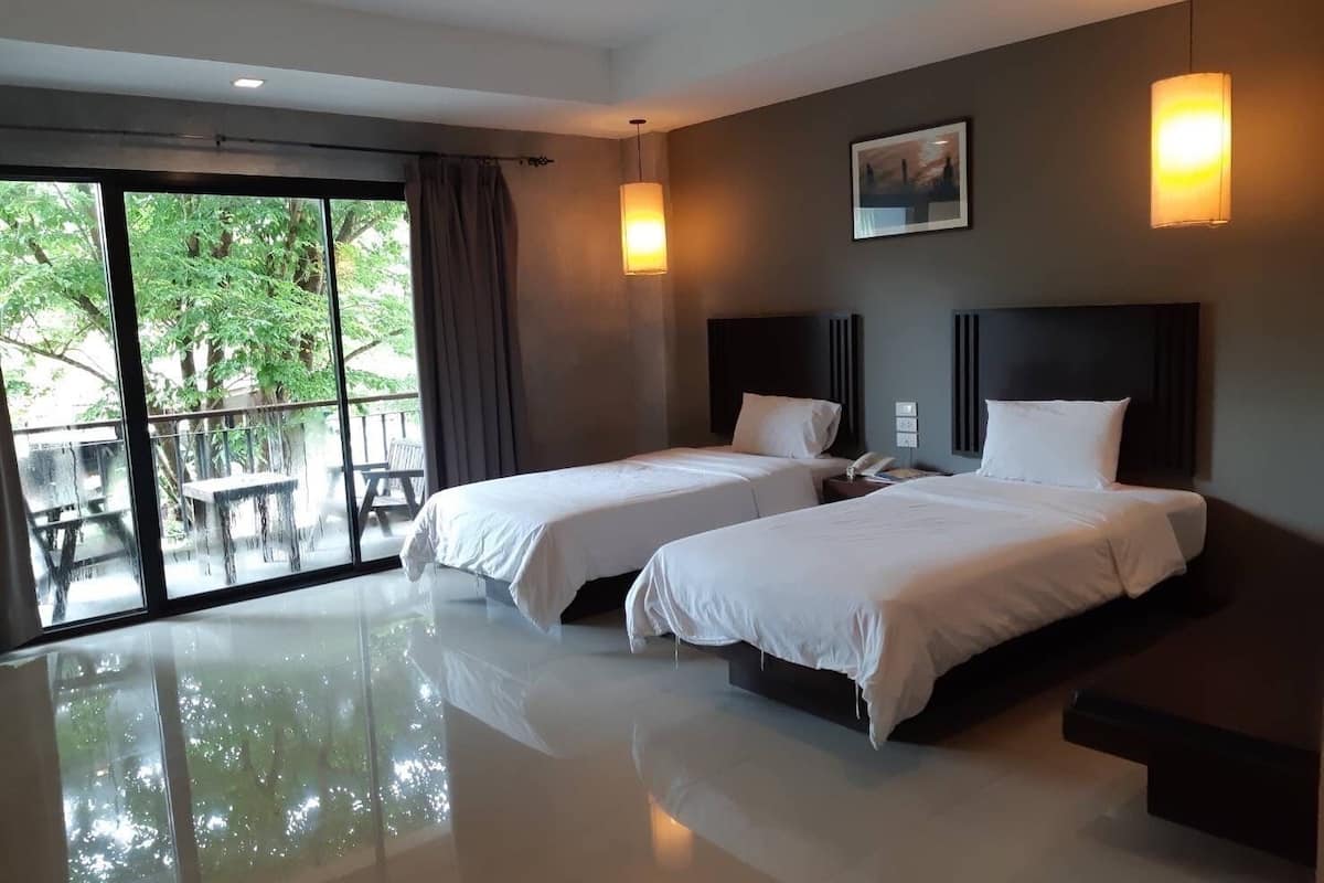 deluxe twin room (building) | free cots/infant beds, free wifi