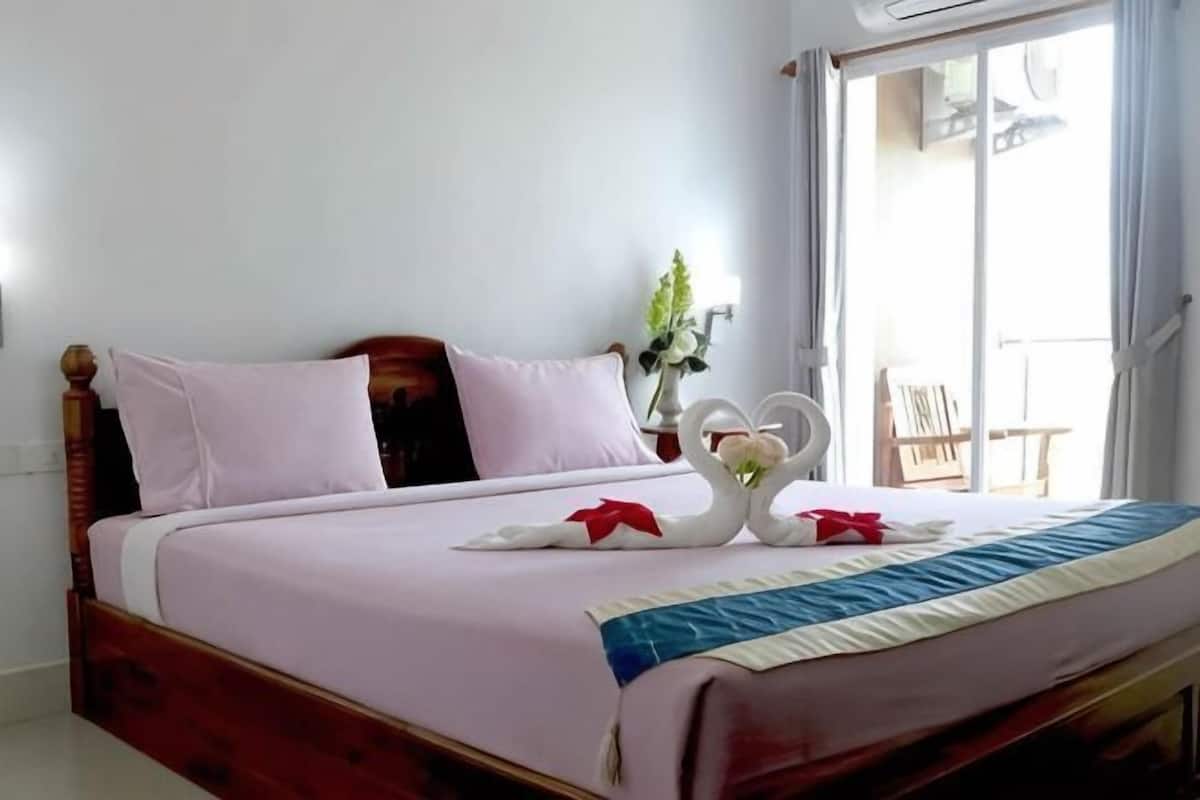 Minibar, coffre-fort, bureau, accès au Wi-Fi (inclus)