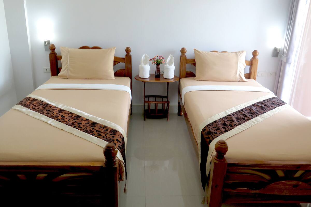 Standard Twin Room | 미니바, 객실 내 금고, 책상, 무료 WiFi