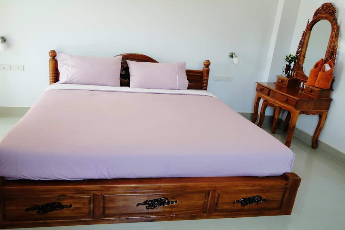 standard double room | minibar, in-room safe, desk, rollaway beds