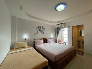 Minibar, in-room safe, desk, free WiFi - Euro Boutique Hotel (Chumphon)