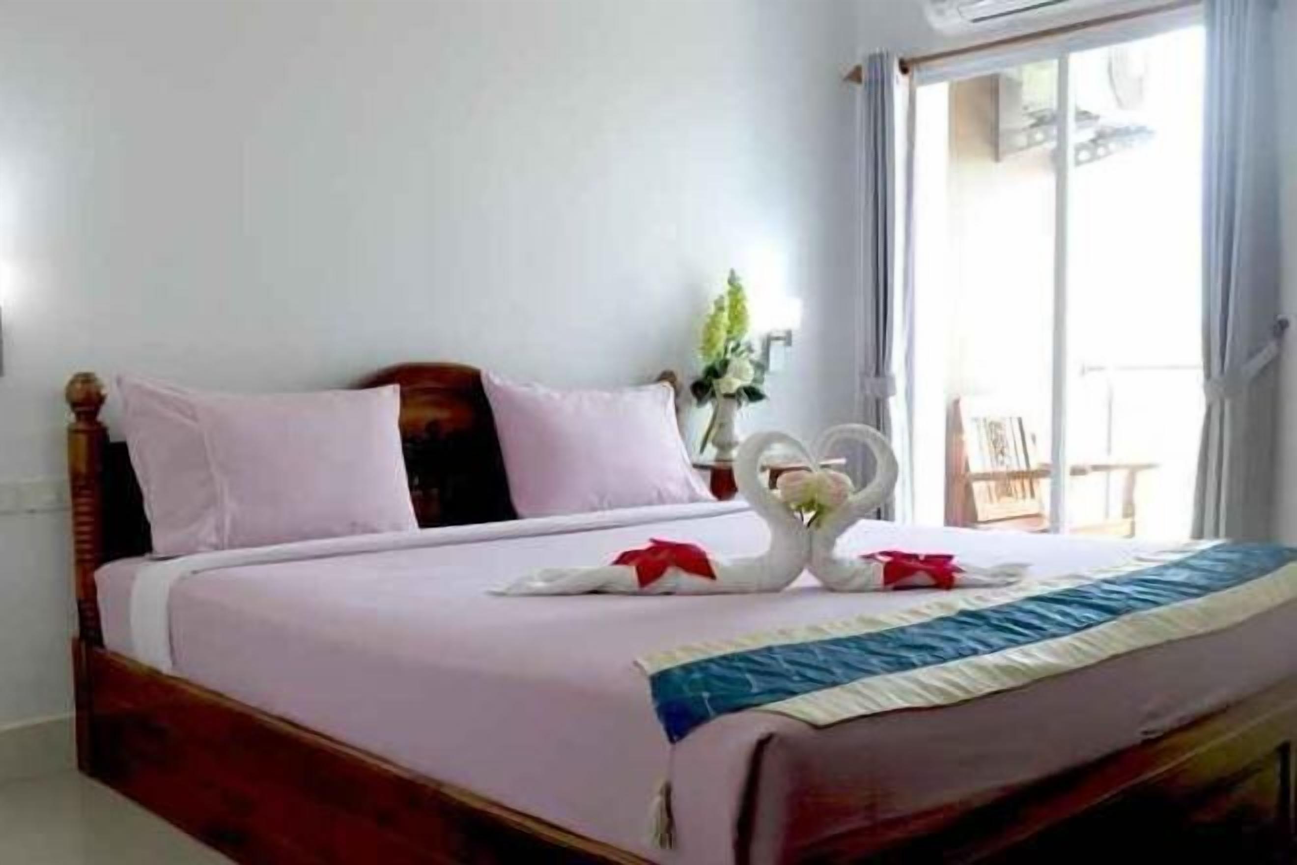 迷你吧、客房内保险箱、办公桌、免费 WiFi