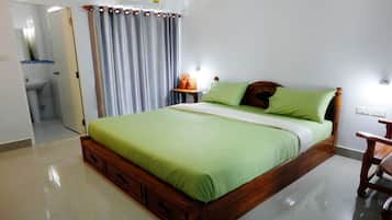 Standard Double Room | Minibar, brankas, meja kerja, dan Wi-Fi gratis