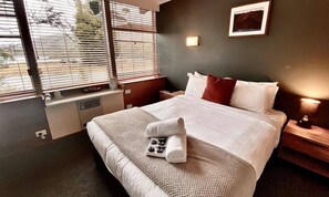 Pedder Wing Lake View | Bed sheets, wheelchair access - Pedder Wilderness Lodge (Strathgordon)