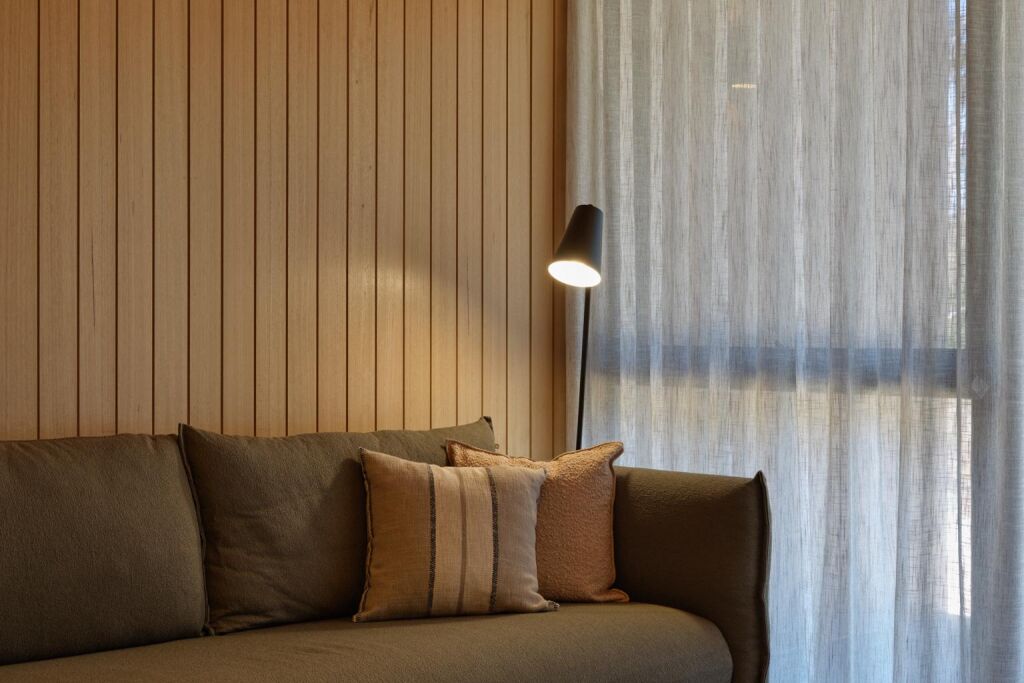 30-inch smart tv with satellite channels, ping pong